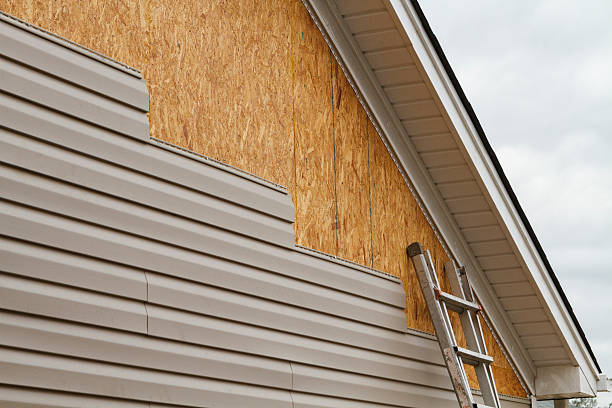 24/7 Emergency Storm Damage Siding Repair experts in McHenry, IL